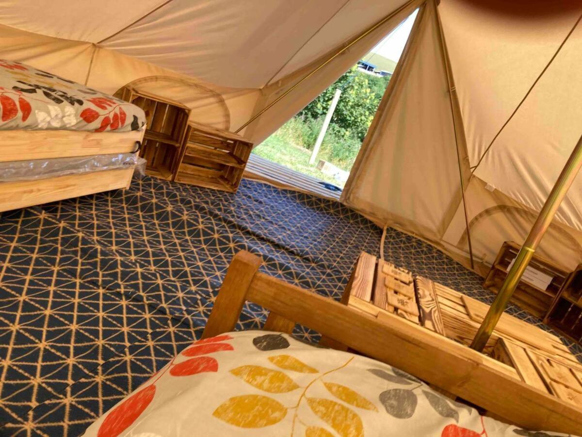 Roaches Retreat Family Glampsite, Rocky Reach Bell Tent With Outdoor Adventures And Campfire Nights Upper Hulme Ngoại thất bức ảnh