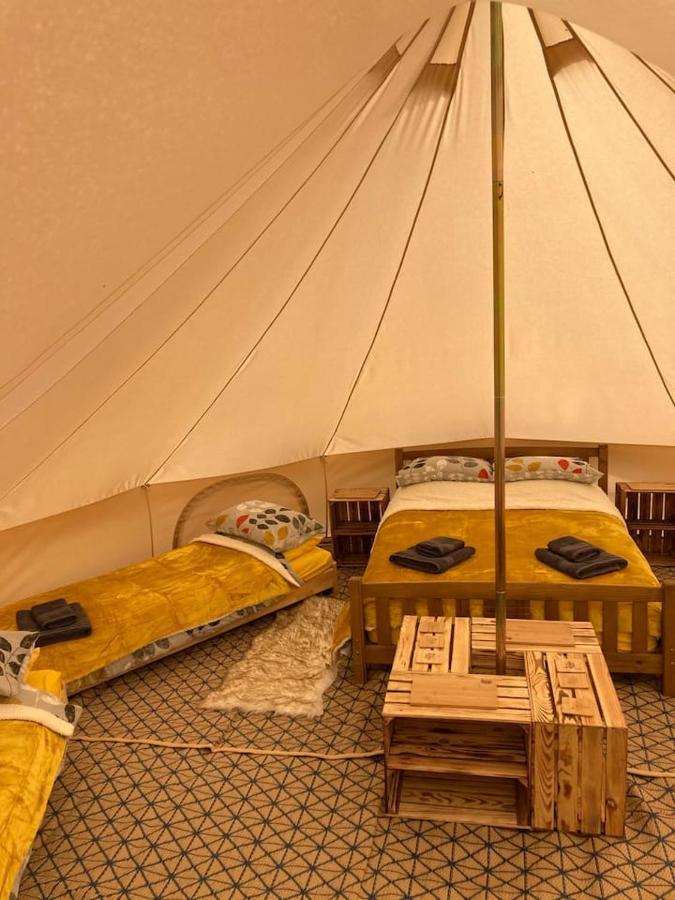Roaches Retreat Family Glampsite, Rocky Reach Bell Tent With Outdoor Adventures And Campfire Nights Upper Hulme Ngoại thất bức ảnh