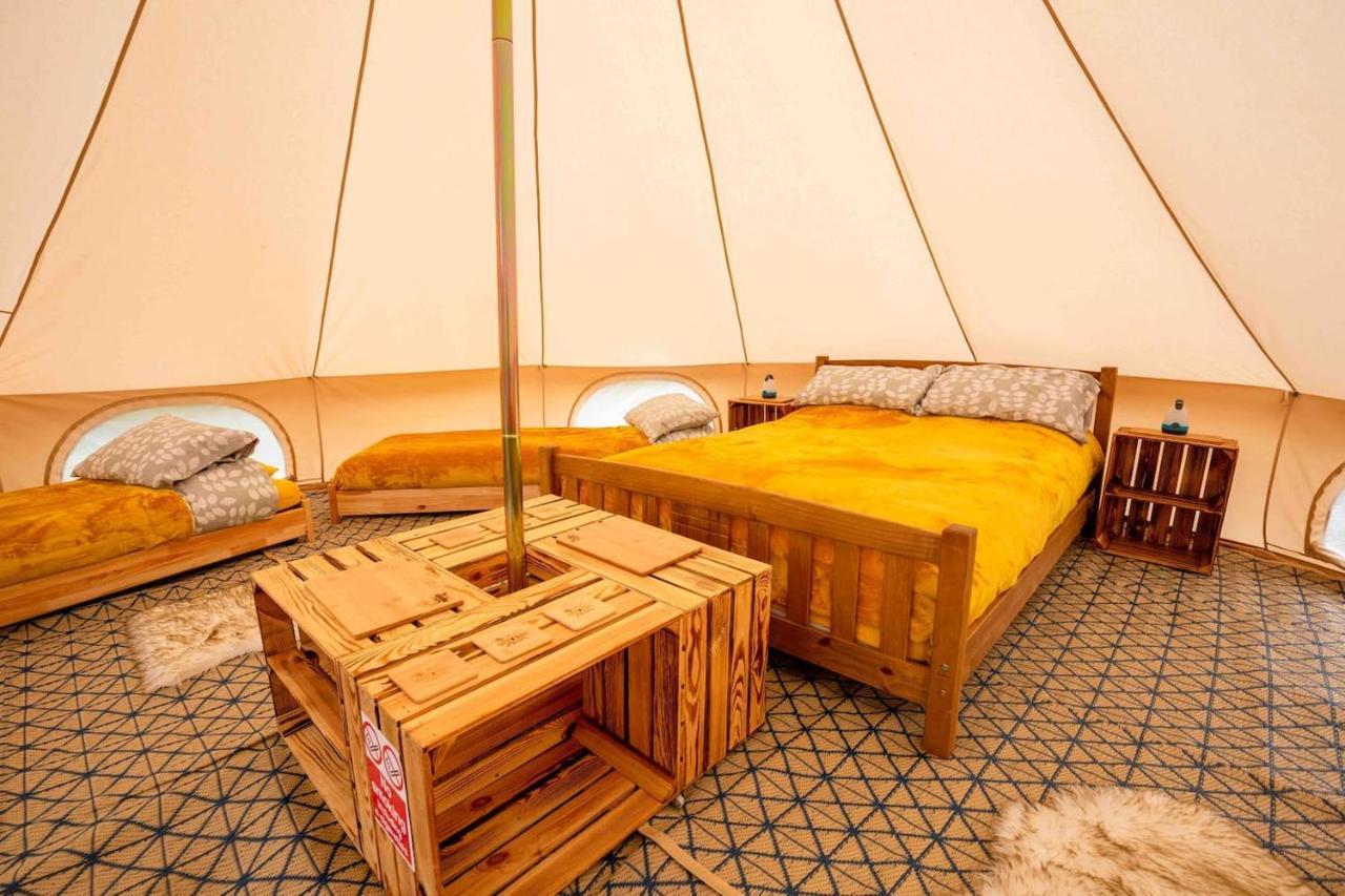 Roaches Retreat Family Glampsite, Rocky Reach Bell Tent With Outdoor Adventures And Campfire Nights Upper Hulme Ngoại thất bức ảnh