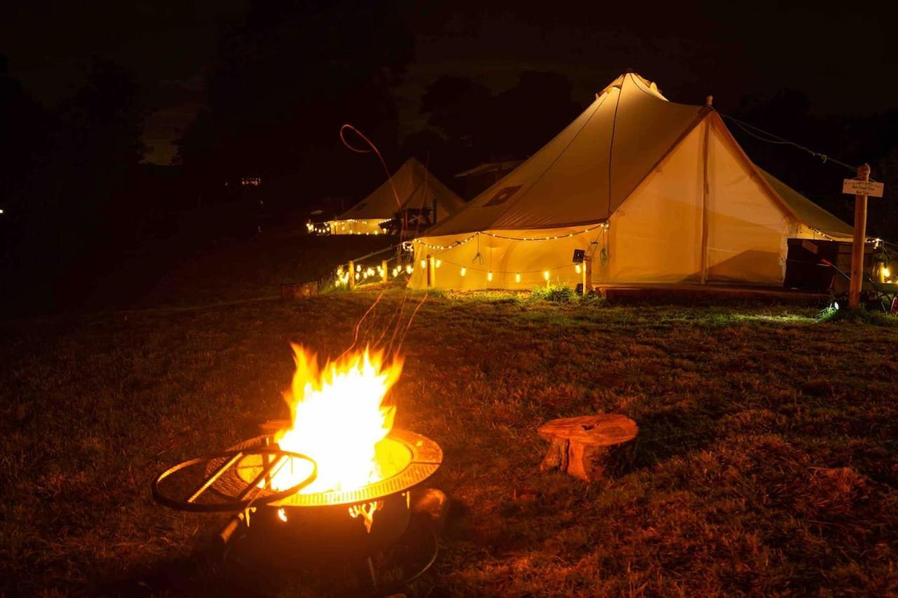 Roaches Retreat Family Glampsite, Rocky Reach Bell Tent With Outdoor Adventures And Campfire Nights Upper Hulme Ngoại thất bức ảnh