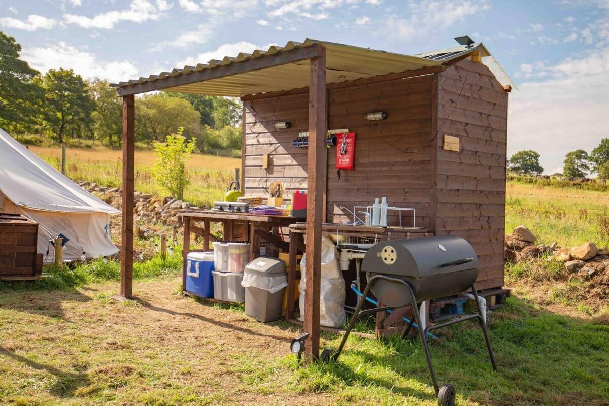 Roaches Retreat Family Glampsite, Rocky Reach Bell Tent With Outdoor Adventures And Campfire Nights Upper Hulme Ngoại thất bức ảnh