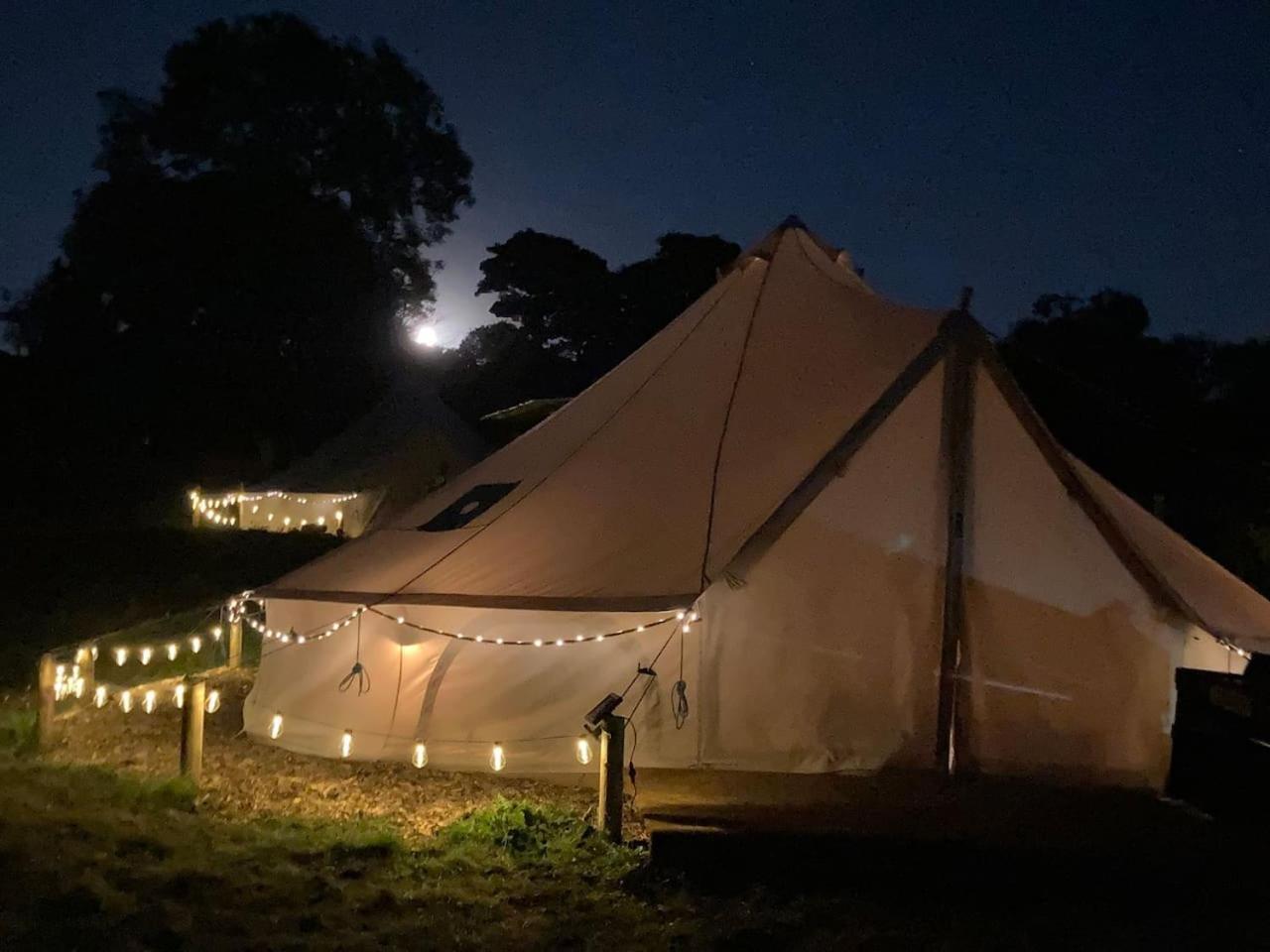 Roaches Retreat Family Glampsite, Rocky Reach Bell Tent With Outdoor Adventures And Campfire Nights Upper Hulme Ngoại thất bức ảnh