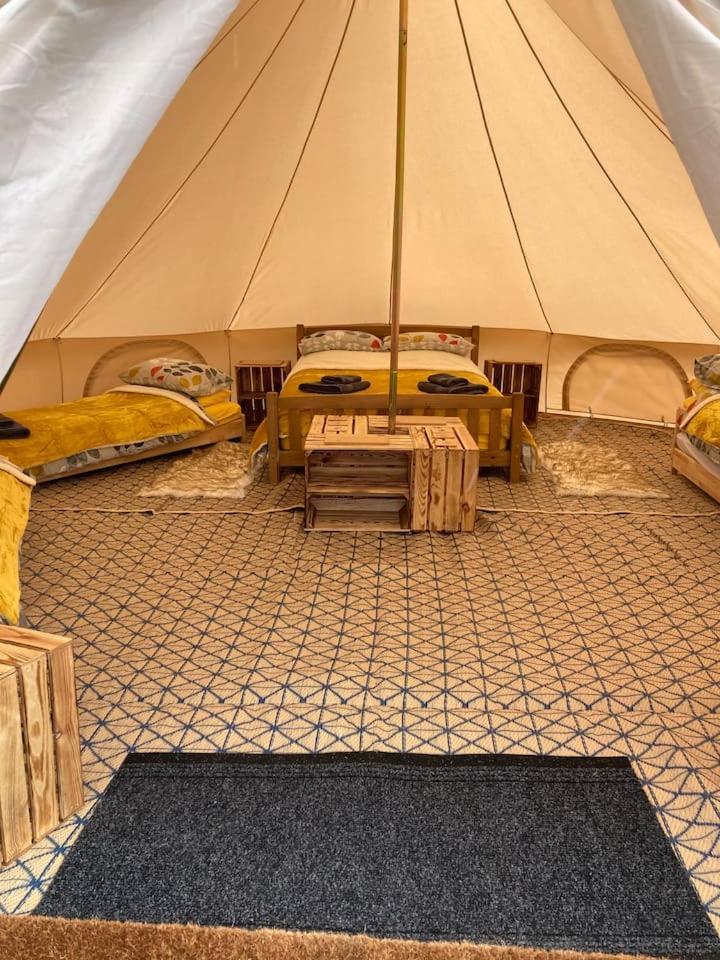 Roaches Retreat Family Glampsite, Rocky Reach Bell Tent With Outdoor Adventures And Campfire Nights Upper Hulme Ngoại thất bức ảnh