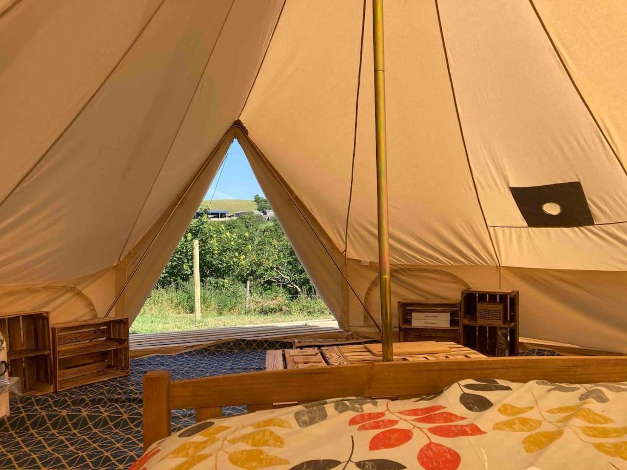 Roaches Retreat Family Glampsite, Rocky Reach Bell Tent With Outdoor Adventures And Campfire Nights Upper Hulme Ngoại thất bức ảnh