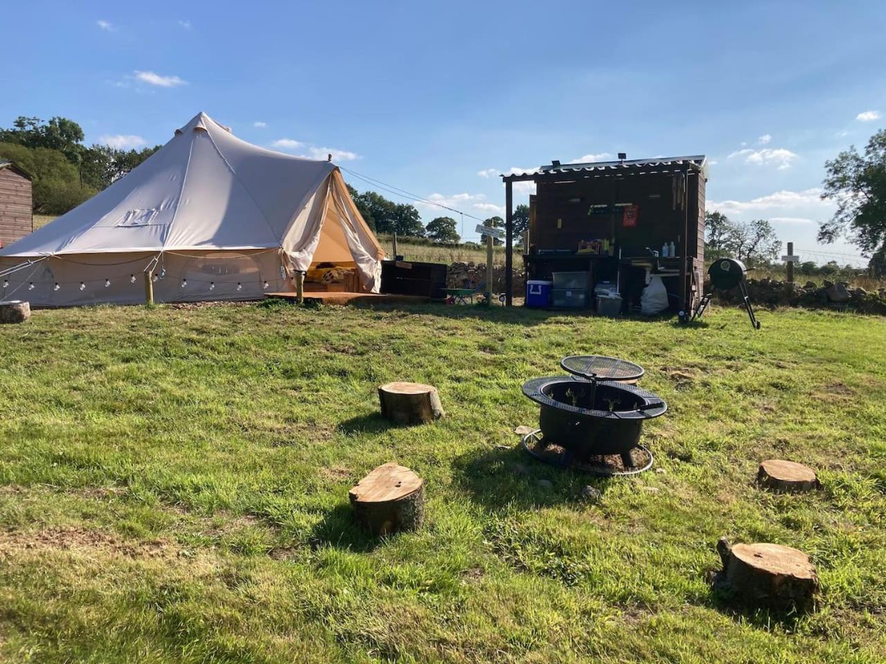 Roaches Retreat Family Glampsite, Rocky Reach Bell Tent With Outdoor Adventures And Campfire Nights Upper Hulme Ngoại thất bức ảnh